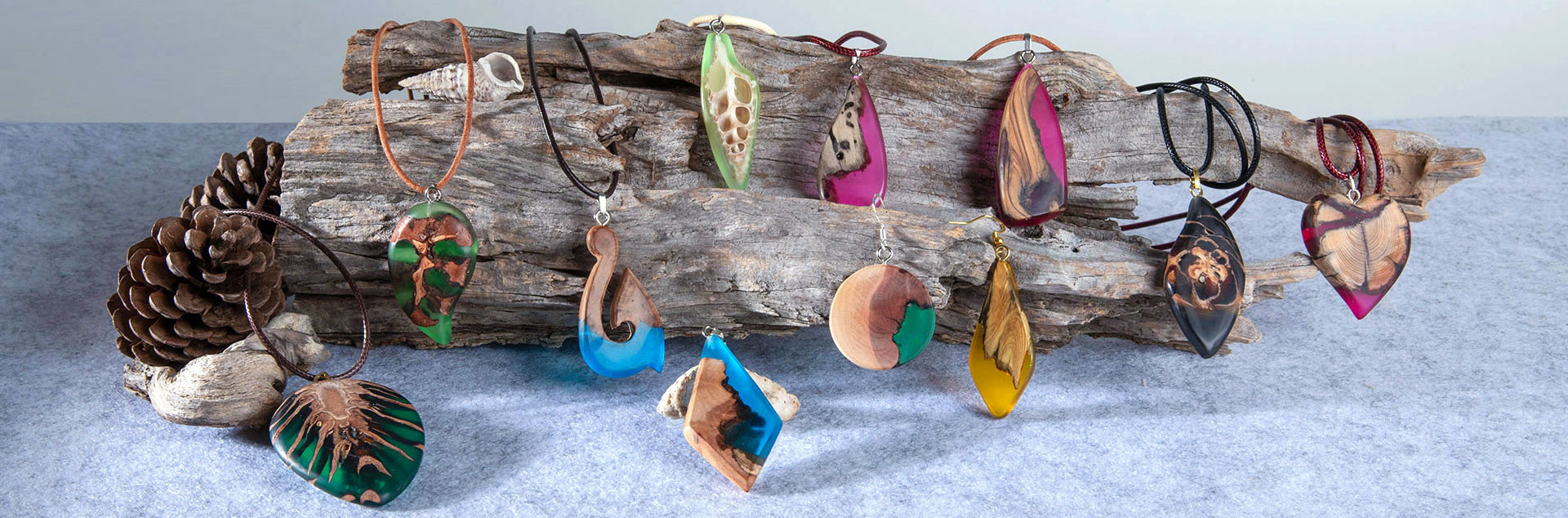 Holz-Harz-Schmuck